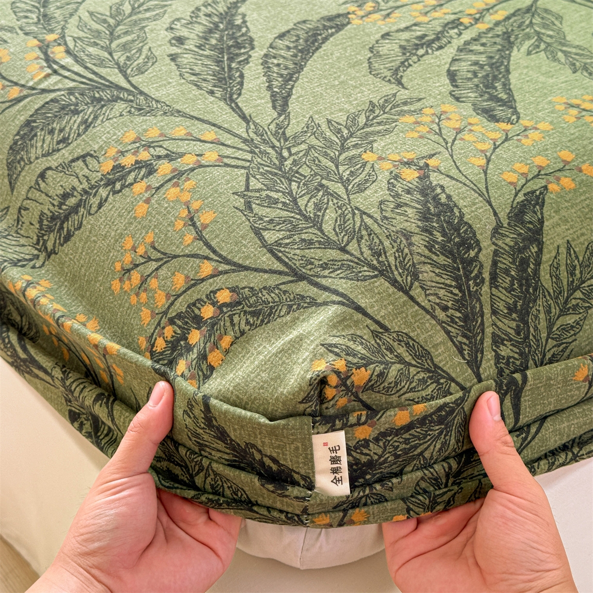 91家纺网 家纺一手货源 找家纺 名兮家居 2025新款亲肤舒适全棉纯棉磨毛印花床笠单床笠单品床笠单件床笠 繁叶流金-绿