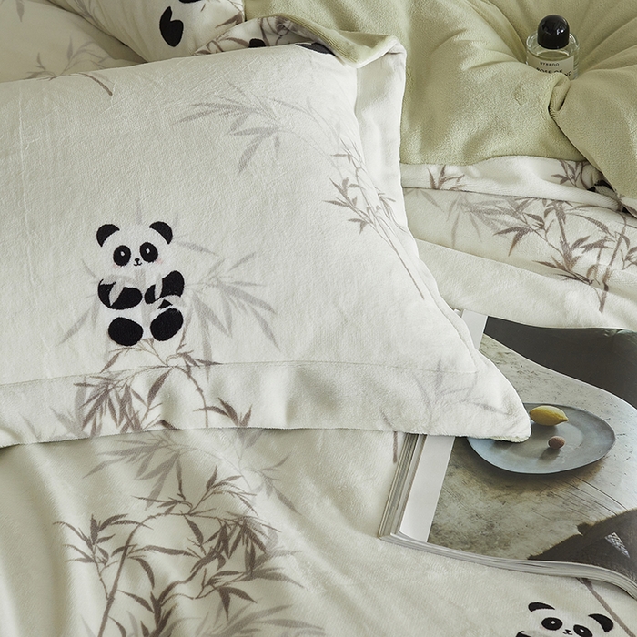 91家纺网 家纺一手货源 找家纺 千朵森 2025新款网红印花牛奶绒四件套-熊猫系列-风格一 熊猫-子初