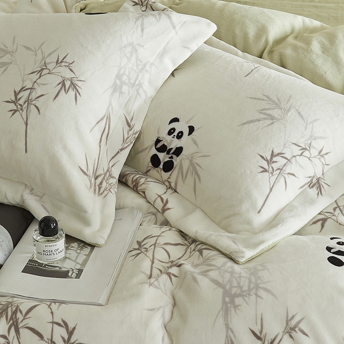 91家纺网 家纺一手货源 找家纺 千朵森 2025新款网红印花牛奶绒四件套-熊猫系列-风格一 熊猫-子初