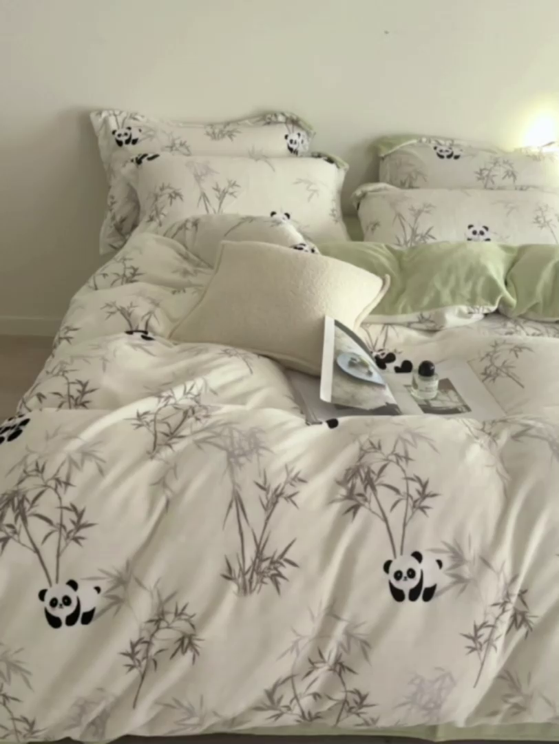 91家纺网 家纺一手货源 找家纺 千朵森 2025新款网红印花牛奶绒四件套-熊猫系列-风格一 熊猫-子初