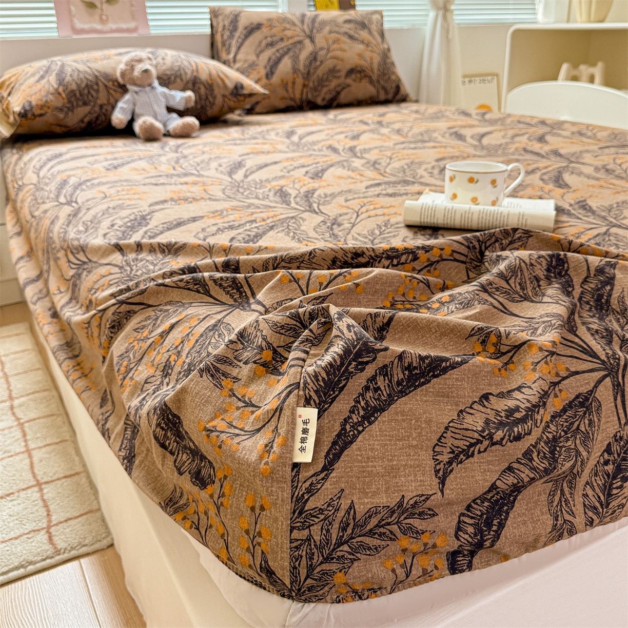 91家纺网 家纺一手货源 找家纺 名兮家居 2025新款亲肤舒适全棉纯棉磨毛印花床笠单床笠单品床笠单件床笠 繁叶流金-咖