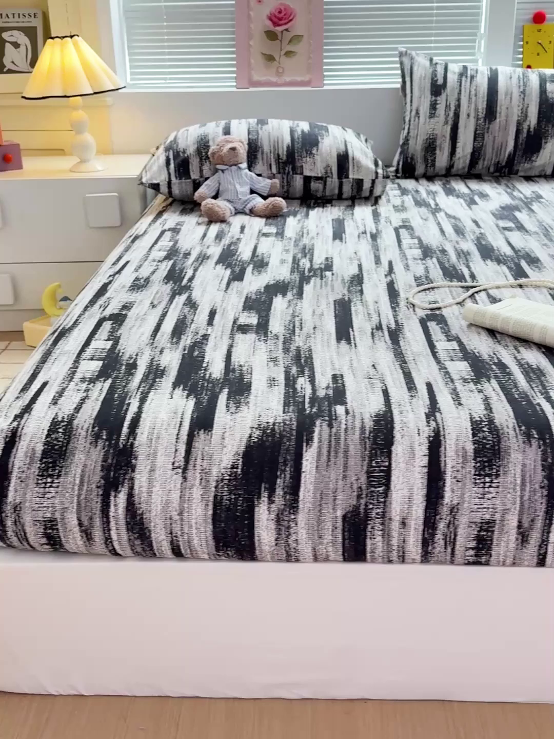 91家纺网 家纺一手货源 找家纺 名兮家居 2025新款亲肤舒适全棉纯棉磨毛印花床笠单床笠单品床笠单件床笠 墨痕