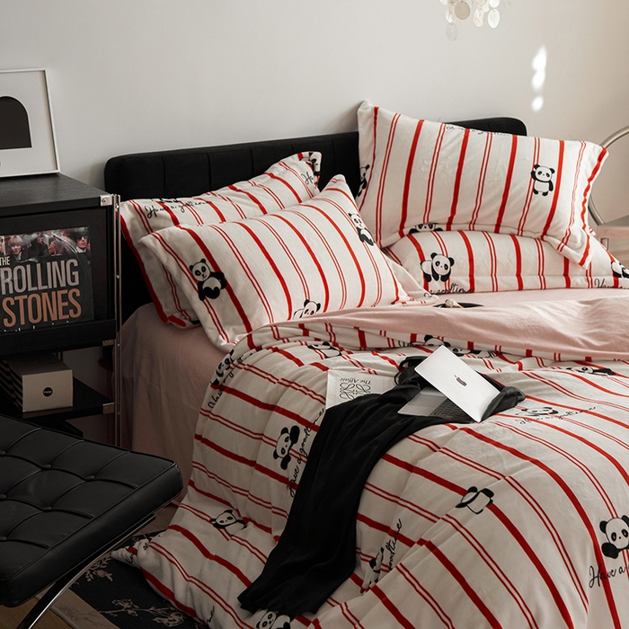 91家纺网 家纺一手货源 找家纺 千朵森 2025新款网红印花牛奶绒四件套-熊猫系列-风格二 熊猫-西雅图