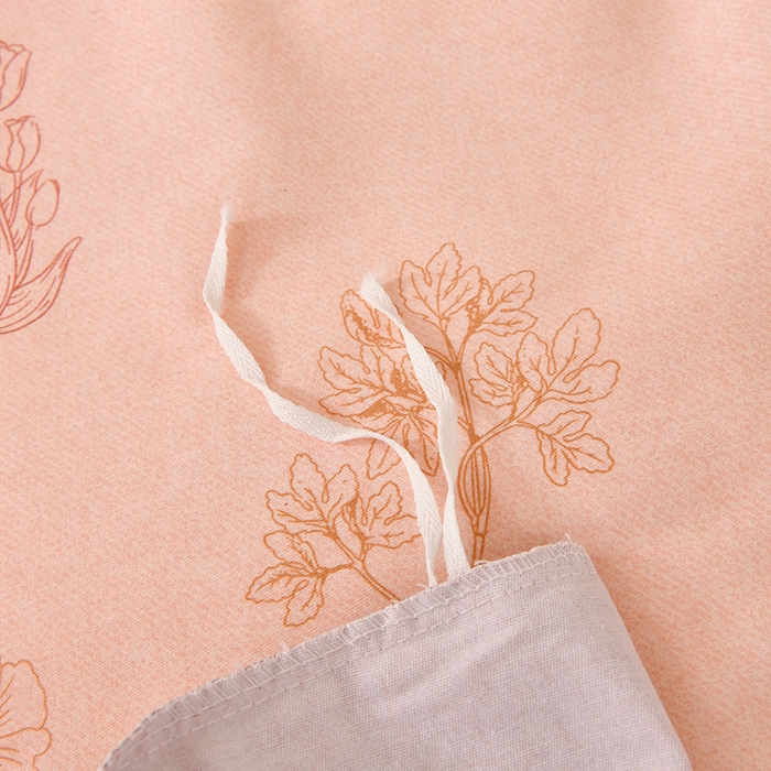 91家纺网 家纺一手货源 找家纺 宇彬家纺 2025直播热新款秋冬全棉精梳生态原棉印花加厚磨毛轻奢铂金单被套 风姿摇曳(粉)