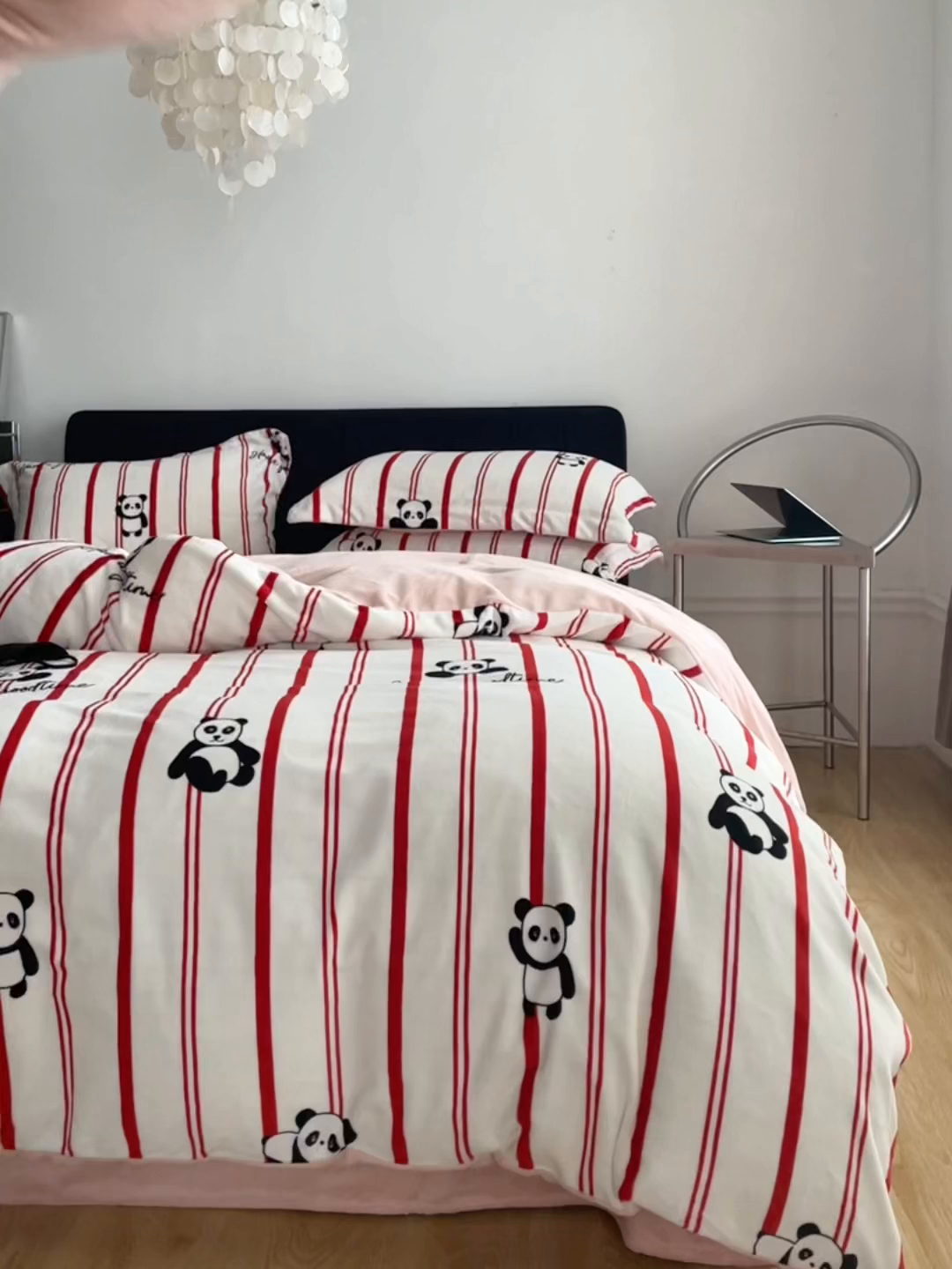 91家纺网 家纺一手货源 找家纺 千朵森 2025新款网红印花牛奶绒四件套-熊猫系列-风格二 熊猫-西雅图