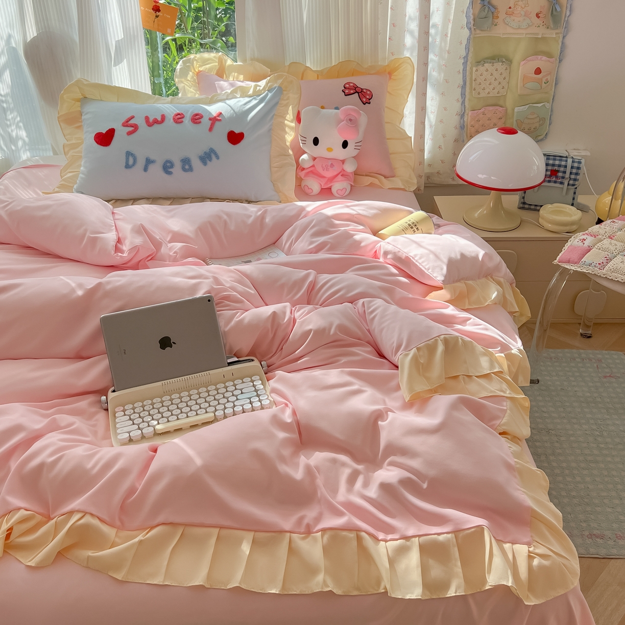 91家纺网 家纺一手货源 找家纺 （总）子钦2025新款奶油风毛巾绣云朵棉水洗棉花边床单床笠床裙四件套-丘比特