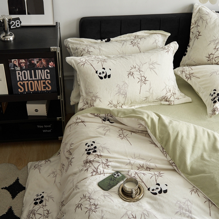 91家纺网 家纺一手货源 找家纺 千朵森 2025新款网红印花牛奶绒四件套-熊猫系列-风格二 熊猫-子初