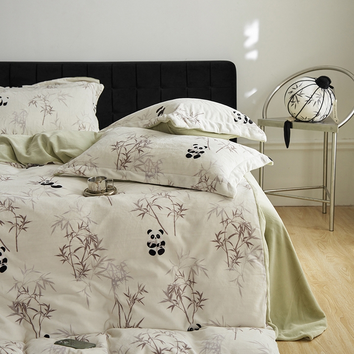 91家纺网 家纺一手货源 找家纺 千朵森 2025新款网红印花牛奶绒四件套-熊猫系列-风格二 熊猫-子初