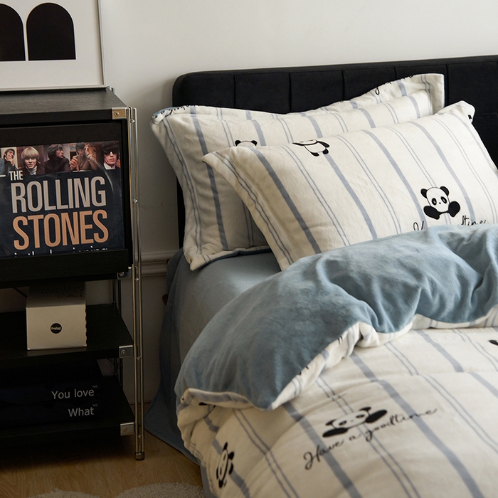 91家纺网 家纺一手货源 找家纺 千朵森 2025新款网红印花牛奶绒四件套-熊猫系列-风格二 熊猫-梵伊