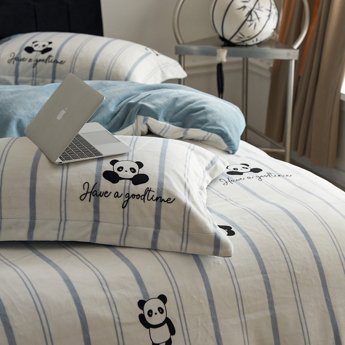 91家纺网 家纺一手货源 找家纺 千朵森 2025新款网红印花牛奶绒四件套-熊猫系列-风格二 熊猫-梵伊