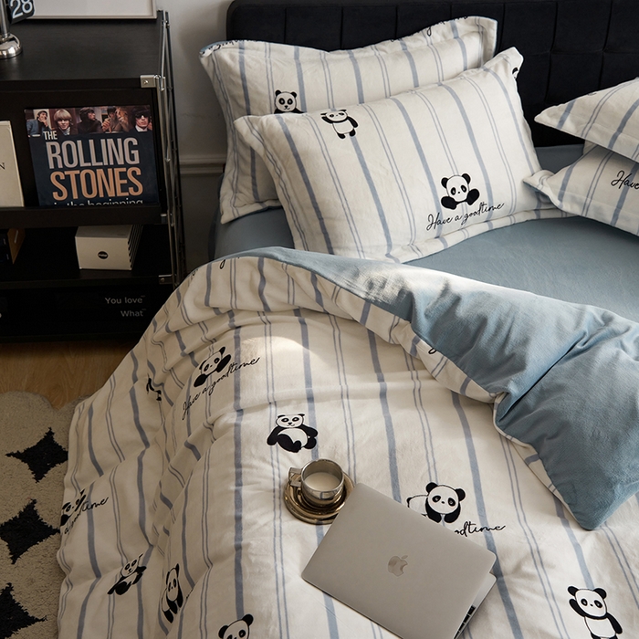 91家纺网 家纺一手货源 找家纺 千朵森 2025新款网红印花牛奶绒四件套-熊猫系列-风格二 熊猫-梵伊