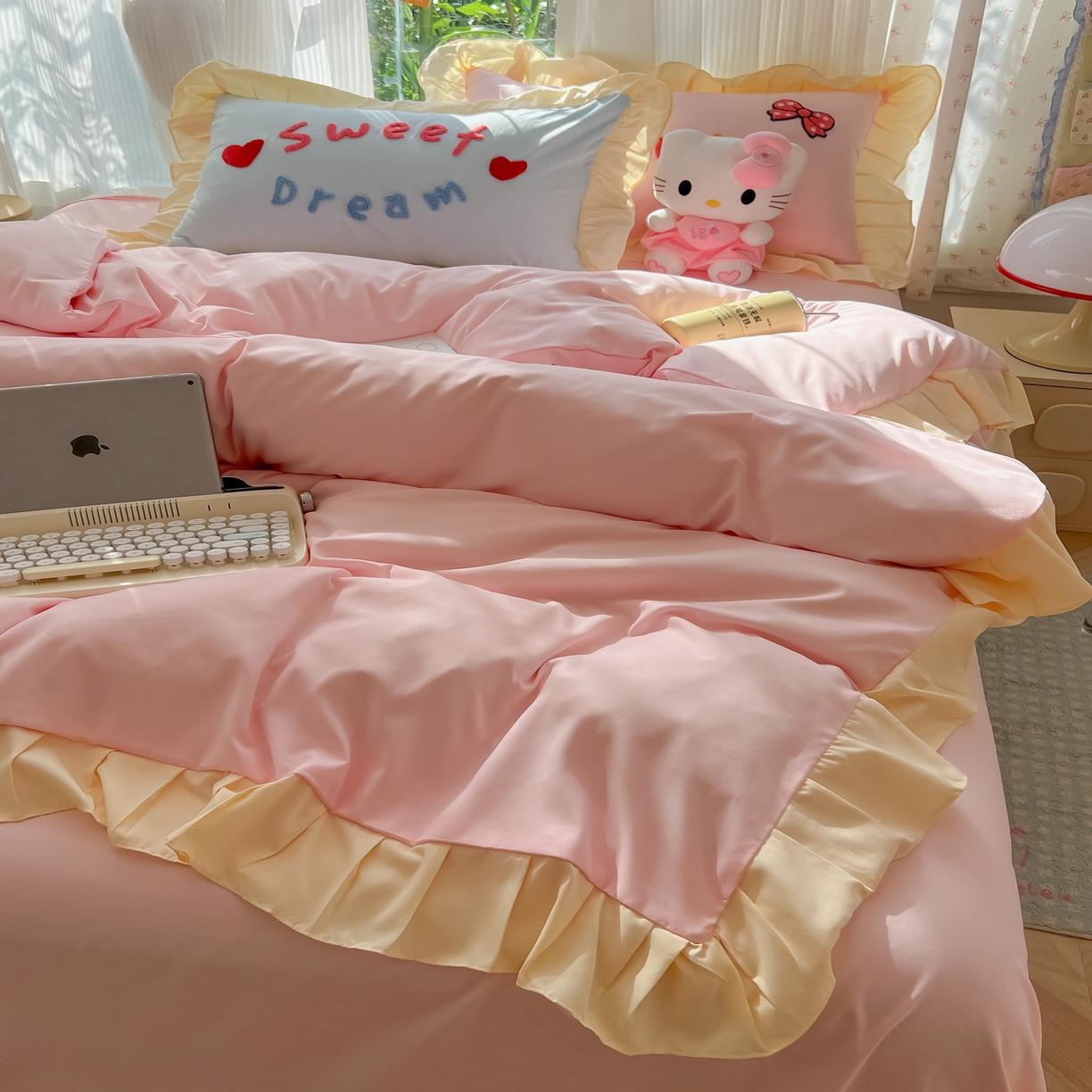 91家纺网 家纺一手货源 找家纺 （总）子钦2025新款奶油风毛巾绣云朵棉水洗棉花边床单床笠床裙四件套-丘比特