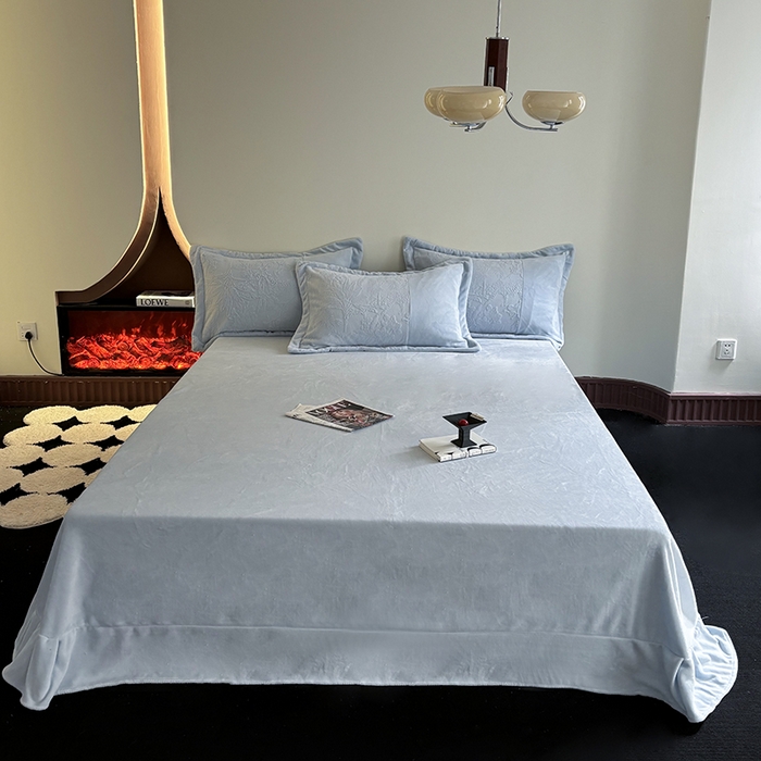 91家纺网 家纺一手货源 找家纺 居易简 2025新款法式轻奢全消光牛奶绒雕花拼接刺绣四件套-丛林猎豹（含无纺布包装） 丛林猎豹-慕斯蓝