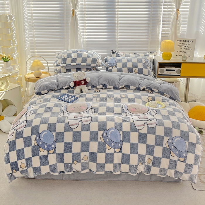 91家纺网 家纺一手货源 找家纺 居易简 2025秋冬新品立体雪花绒单被套牛奶绒法莱绒雕花绒兔毛卡通四件套学生季四件套 太空熊