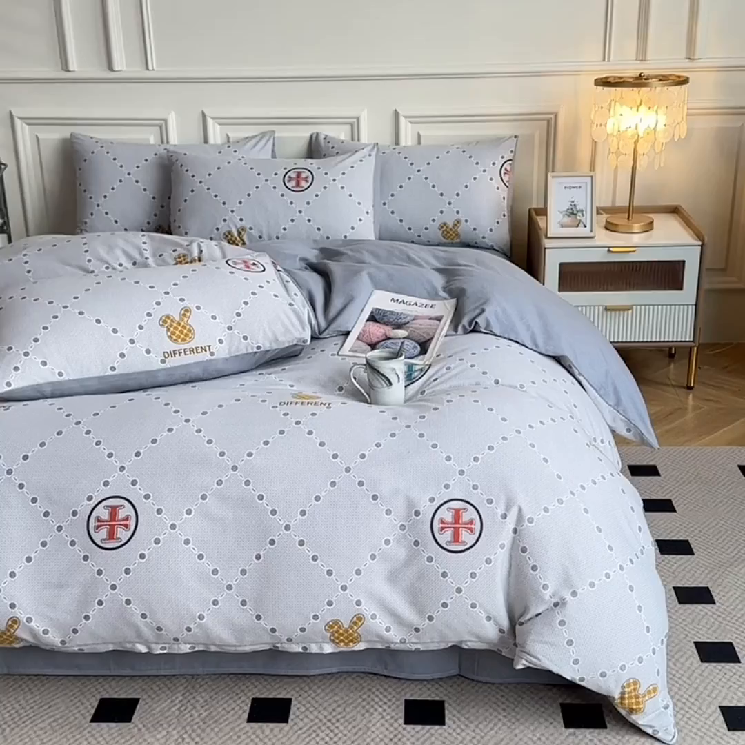 91家纺网 家纺一手货源 找家纺 宇彬家纺 2025直播热新款秋冬全棉精梳生态原棉印花加厚磨毛轻奢铂金单被套 维尼（灰）