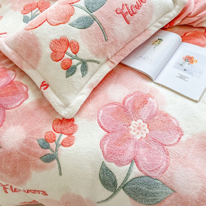 91家纺网 家纺一手货源 找家纺 居易简 2025秋冬新品立体雪花绒单被套牛奶绒法莱绒雕花绒兔毛卡通四件套学生季四件套 爱蔓