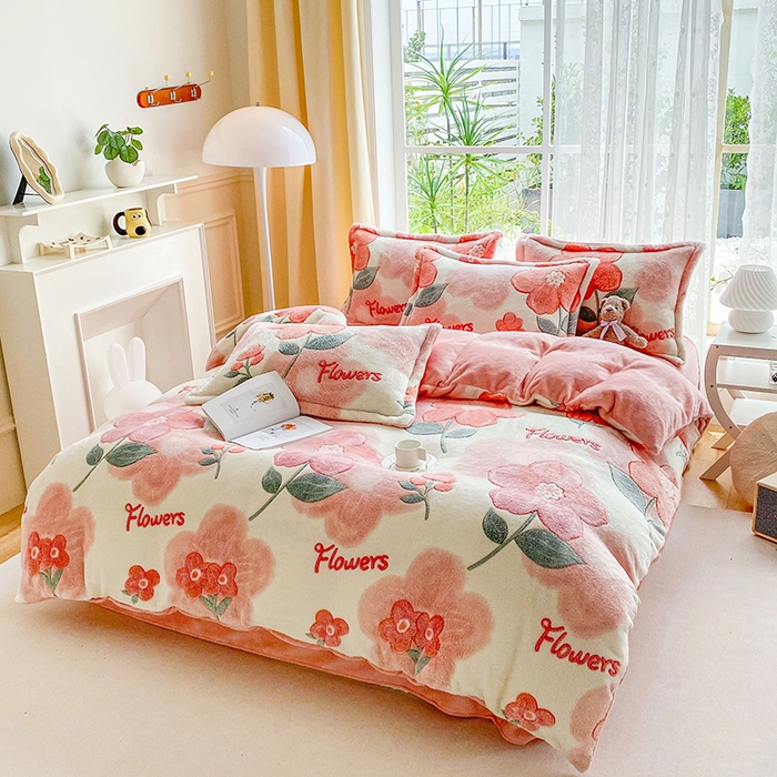 91家纺网 家纺一手货源 找家纺 居易简 2025秋冬新品立体雪花绒单被套牛奶绒法莱绒雕花绒兔毛卡通四件套学生季四件套 爱蔓