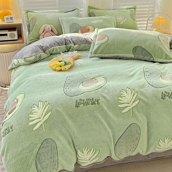 91家纺网 家纺一手货源 找家纺 居易简 2025秋冬新品立体雪花绒单被套牛奶绒法莱绒雕花绒兔毛卡通四件套学生季四件套 爱心牛油果