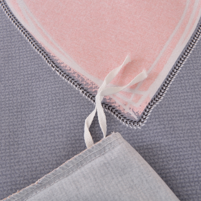 91家纺网 家纺一手货源 找家纺 宇彬家纺 2025直播热新款秋冬全棉精梳生态原棉印花加厚磨毛轻奢铂金单被套 心动（灰）