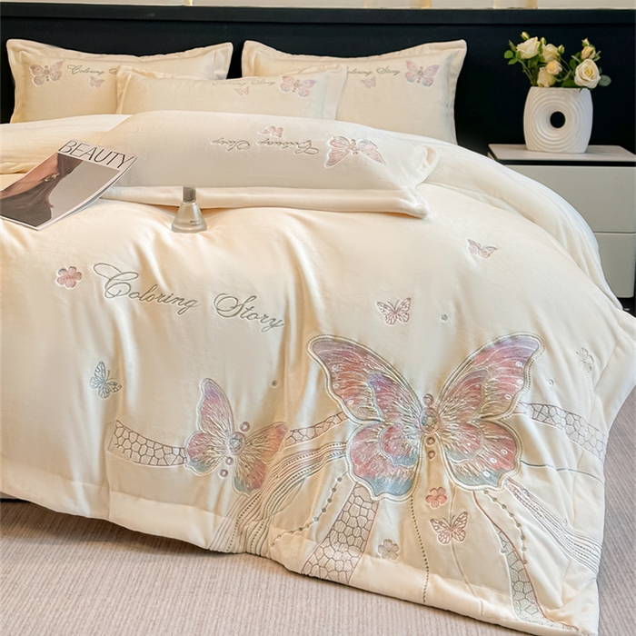 91家纺网 家纺一手货源 找家纺 锦铭源家纺 2025新款75D全消光超柔樱花绒绣花四件套牛奶绒四件套【有买家秀】 蝶恋-奶白