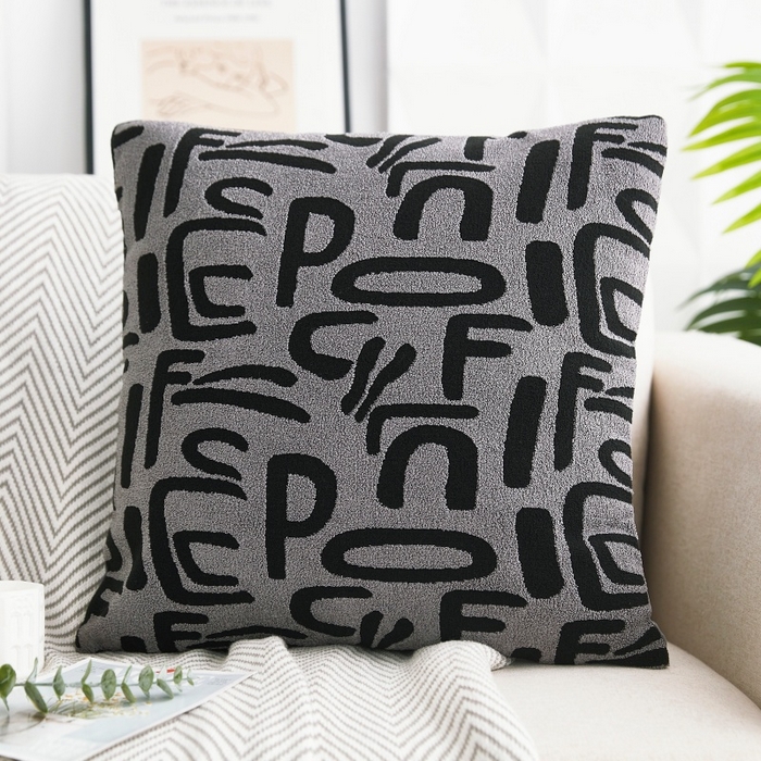 91家纺网 家纺一手货源 找家纺 新奇异 2025新款字母毛巾绣抱枕 迷宫-灰色