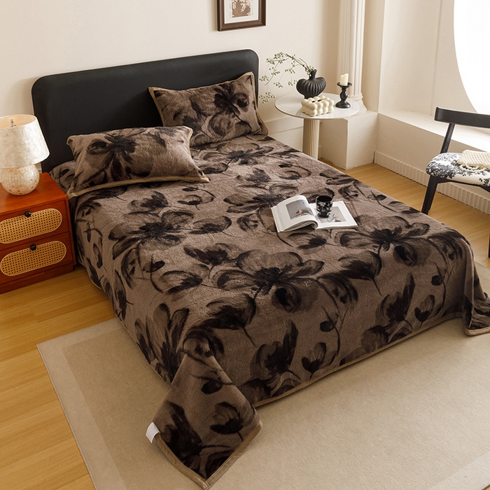 91家纺网 家纺一手货源 找家纺 悦然毛巾被 2025新款复合毯休闲兔毛绒提花印花工艺盖毯 墨花卧语