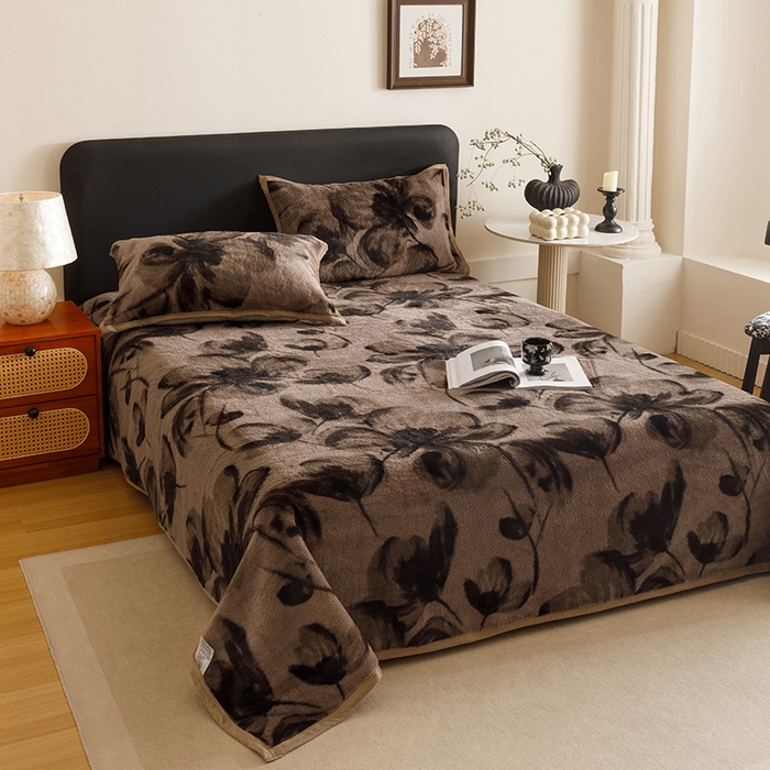 91家纺网 家纺一手货源 找家纺 悦然毛巾被 2025新款复合毯休闲兔毛绒提花印花工艺盖毯 墨花卧语