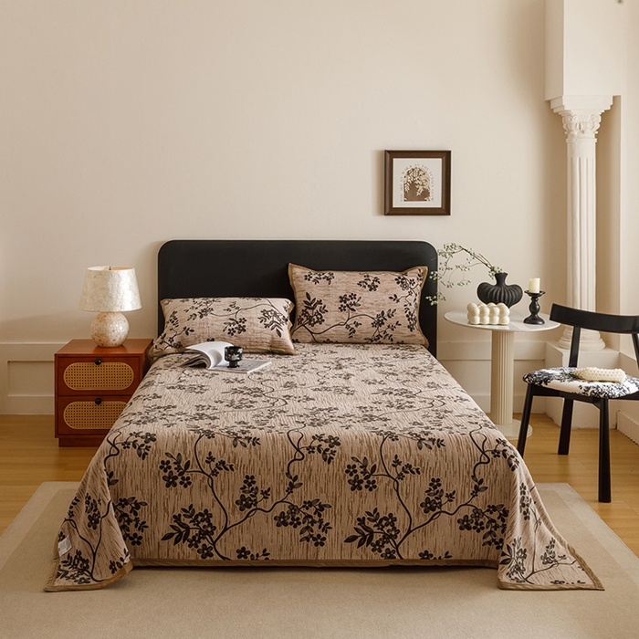 91家纺网 家纺一手货源 找家纺 悦然毛巾被 2025新款复合毯休闲兔毛绒提花印花工艺盖毯 花藤织梦