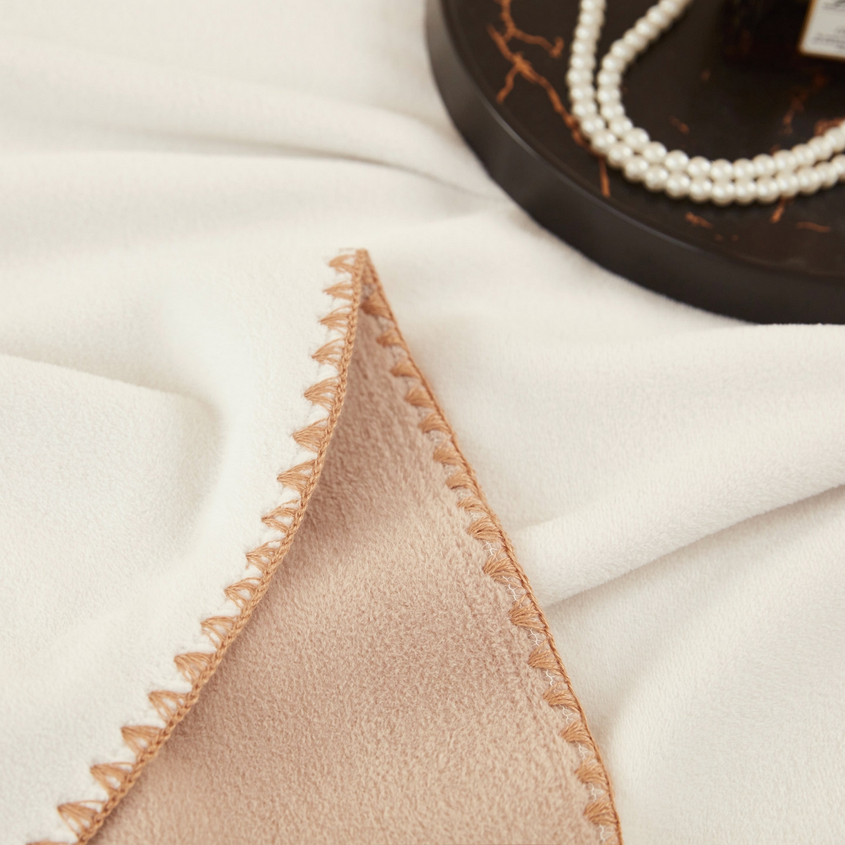 91家纺网 家纺一手货源 找家纺 悦织湾家纺 2025新款轻奢纯色仿羊绒毯单层双层保暖加厚秋冬毛毯盖毯毯子跨境专供仿羊绒双层-白-咖