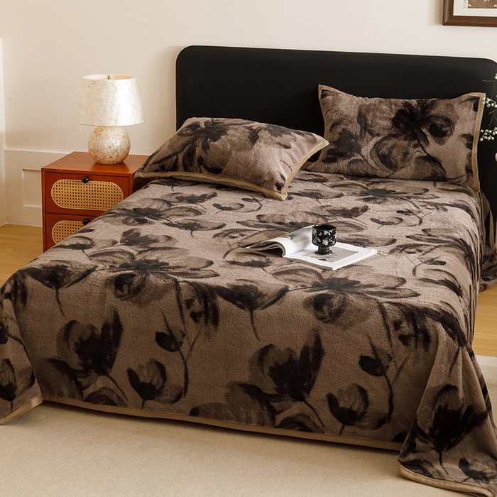 91家纺网 家纺一手货源 找家纺 悦然毛巾被 2025新款复合毯休闲兔毛绒提花印花工艺盖毯 墨花卧语