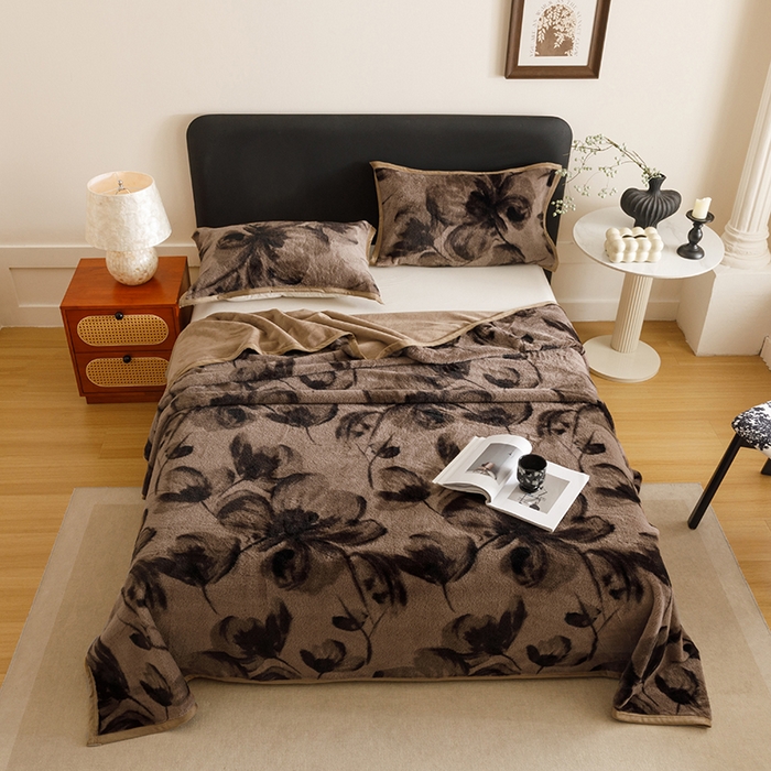 91家纺网 家纺一手货源 找家纺 悦然毛巾被 2025新款复合毯休闲兔毛绒提花印花工艺盖毯 墨花卧语