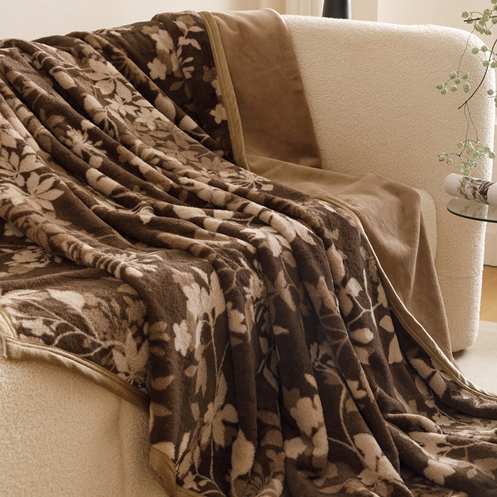 悦然毛巾被 2025新款复合毯休闲兔毛绒提花印花工艺盖毯 夜影花蔓