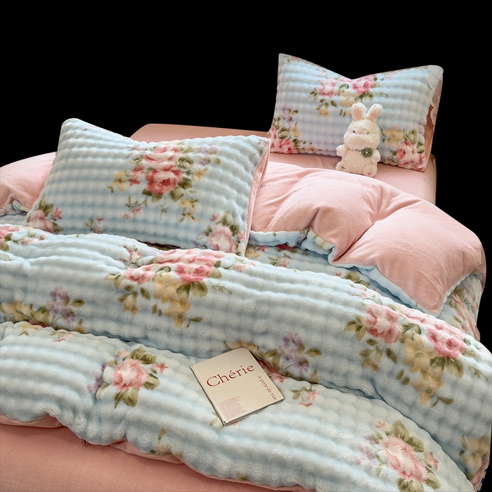 91家纺网 家纺一手货源 找家纺 居易简 2025秋冬新款牛奶绒泡泡绒印花卡通花卉兔毛单被套 蔷薇花