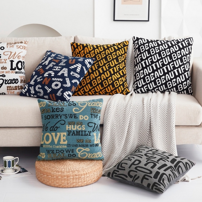 91家纺网 家纺一手货源 找家纺 新奇异 2025新款字母毛巾绣抱枕 组合图仅供展示不可下单