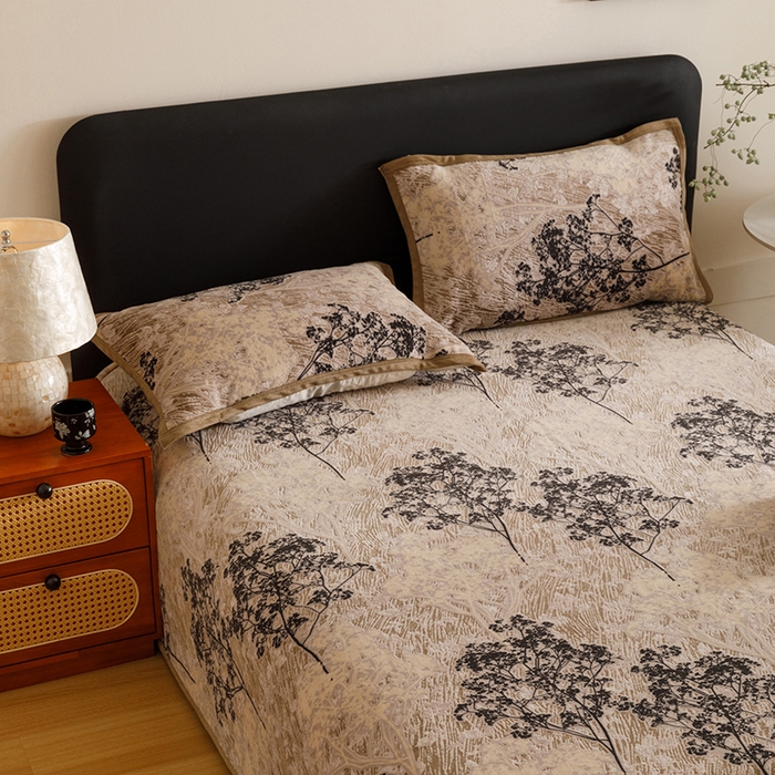 91家纺网 家纺一手货源 找家纺 悦然毛巾被 2025新款复合毯休闲兔毛绒提花印花工艺盖毯 林影眠笺