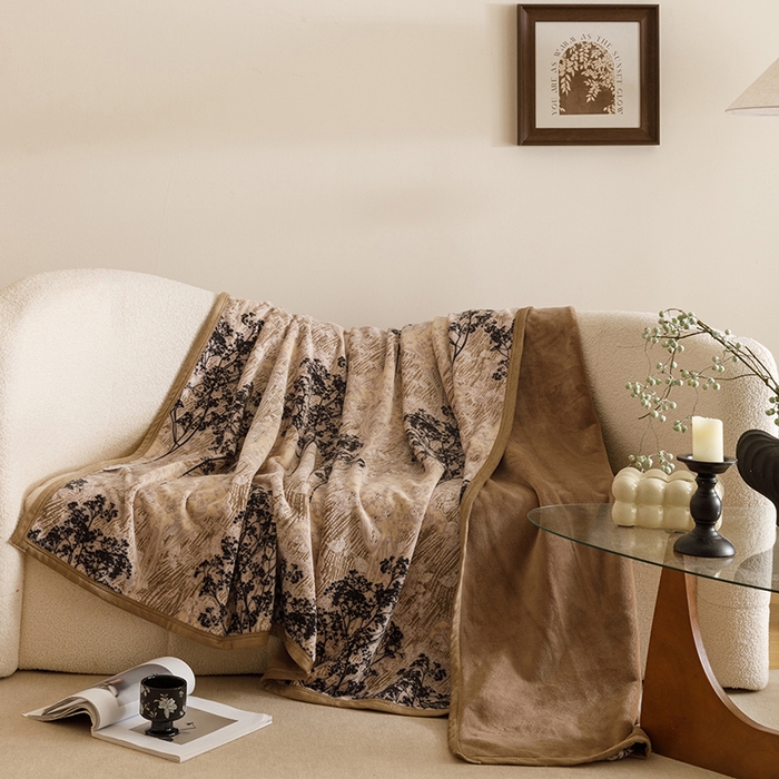 91家纺网 家纺一手货源 找家纺 悦然毛巾被 2025新款复合毯休闲兔毛绒提花印花工艺盖毯 林影眠笺