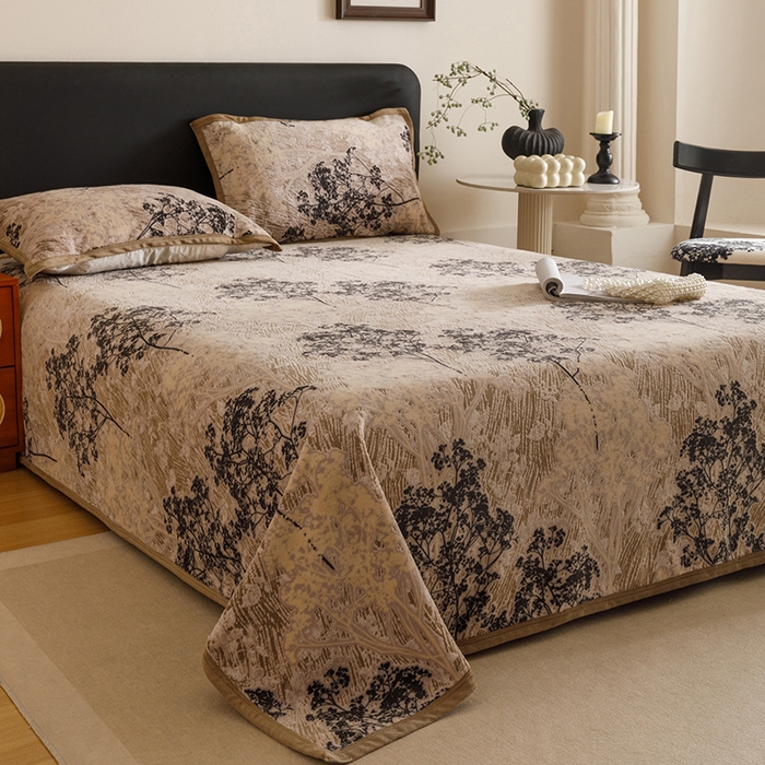 91家纺网 家纺一手货源 找家纺 悦然毛巾被 2025新款复合毯休闲兔毛绒提花印花工艺盖毯 林影眠笺