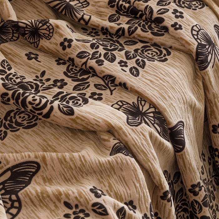 91家纺网 家纺一手货源 找家纺 悦然毛巾被 2025新款复合毯休闲兔毛绒提花印花工艺盖毯 碟影花语