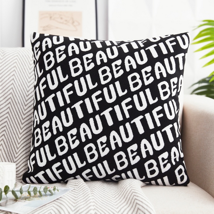 新奇异 2025新款字母毛巾绣抱枕 潮流-黑色