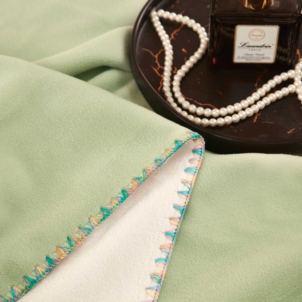 91家纺网 家纺一手货源 找家纺 悦织湾家纺 2025新款轻奢纯色仿羊绒毯单层双层保暖加厚秋冬毛毯盖毯毯子跨境专供仿羊绒双层-绿-白