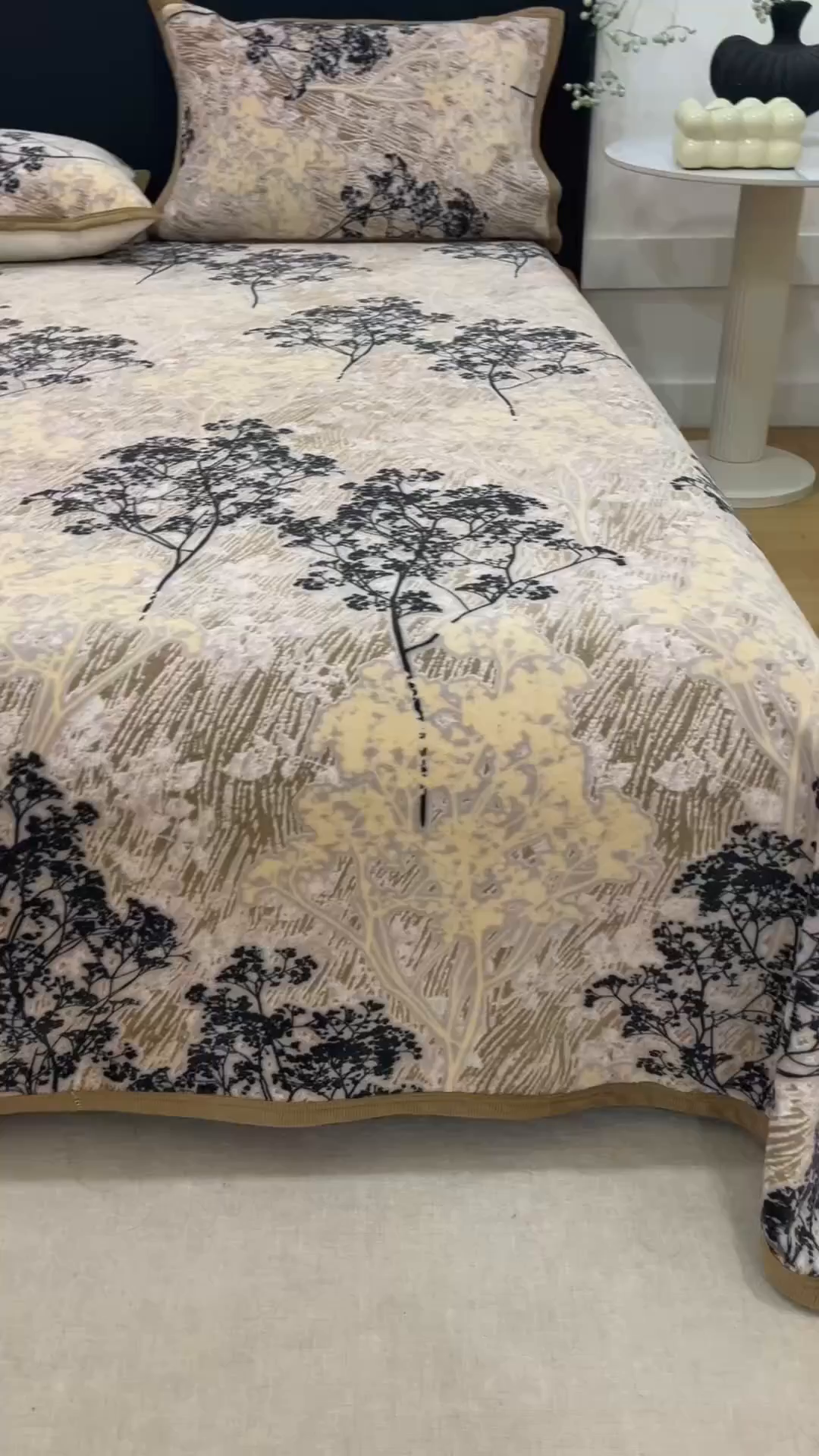 91家纺网 家纺一手货源 找家纺 悦然毛巾被 2025新款复合毯休闲兔毛绒提花印花工艺盖毯 林影眠笺