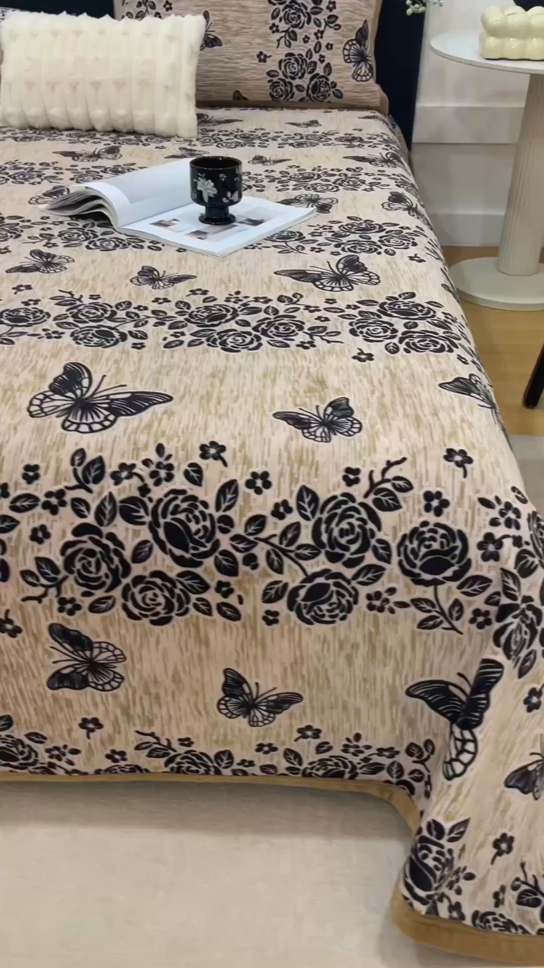 91家纺网 家纺一手货源 找家纺 悦然毛巾被 2025新款复合毯休闲兔毛绒提花印花工艺盖毯 碟影花语