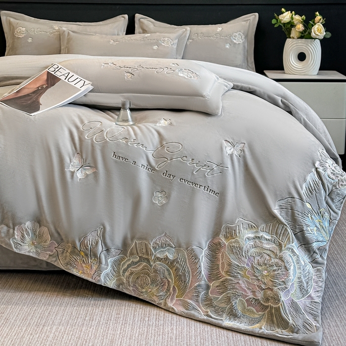 91家纺网 家纺一手货源 找家纺 锦铭源家纺 2025新款75D全消光超柔樱花绒绣花四件套牛奶绒四件套【有买家秀】 花颜-灰