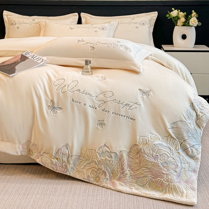 91家纺网 家纺一手货源 找家纺 锦铭源家纺 2025新款75D全消光超柔樱花绒绣花四件套牛奶绒四件套【有买家秀】 花颜-奶白