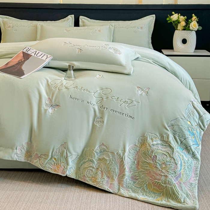 91家纺网 家纺一手货源 找家纺 锦铭源家纺 2025新款75D全消光超柔樱花绒绣花四件套牛奶绒四件套【有买家秀】 花颜-浅绿