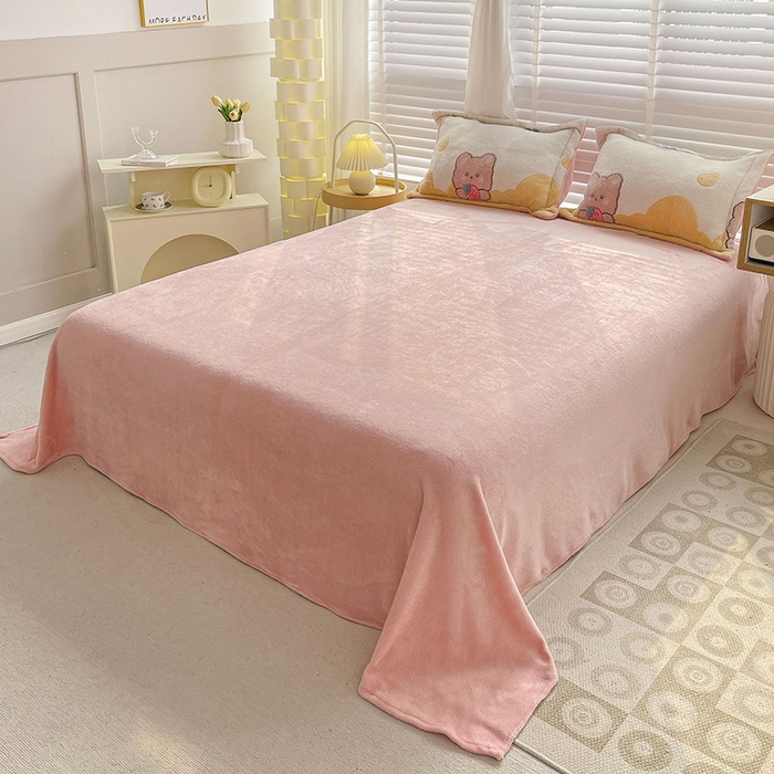 91家纺网 家纺一手货源 找家纺 居易简 2025秋冬新品立体雪花绒单被套牛奶绒法莱绒雕花绒兔毛卡通四件套学生季四件套 草莓熊