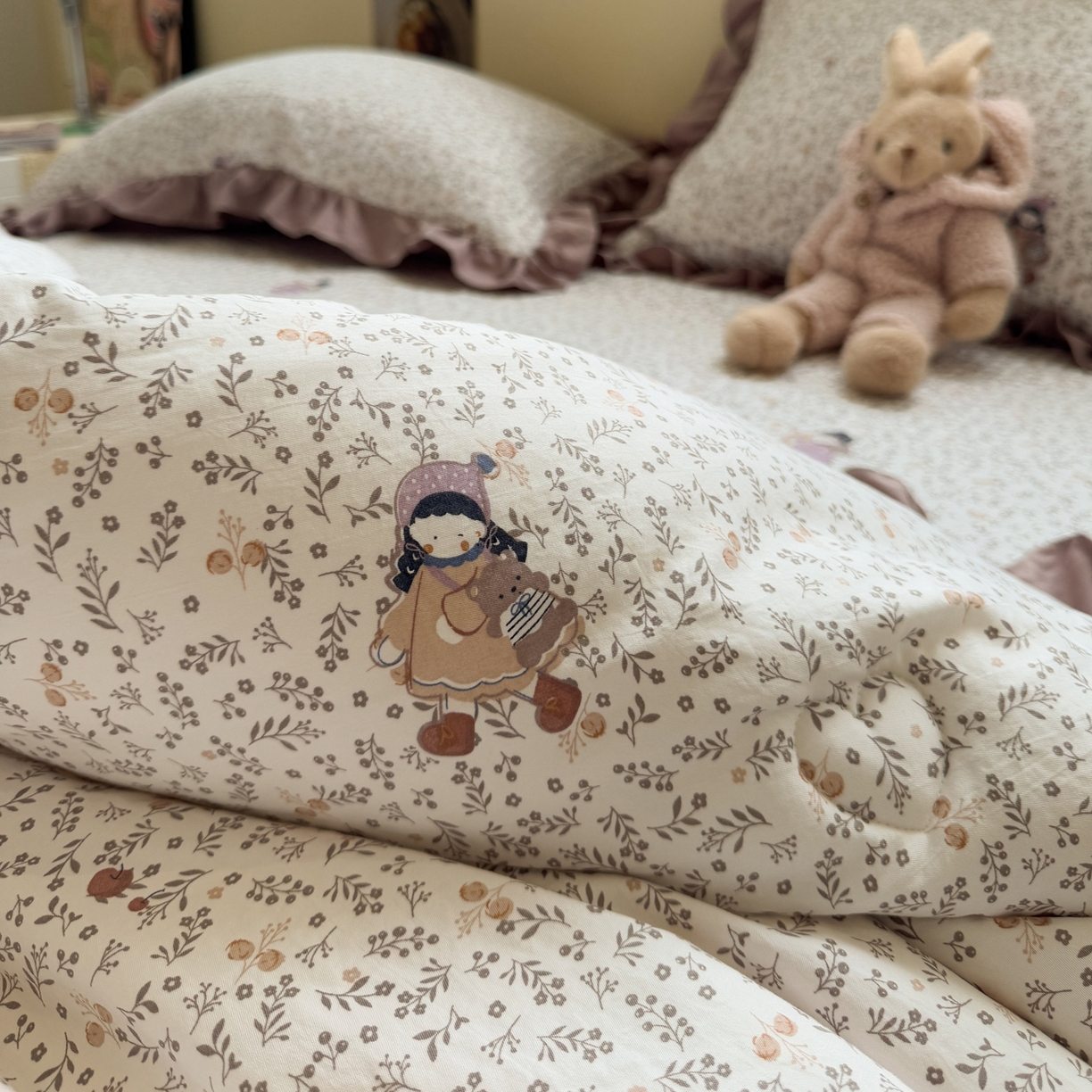 91家纺网 家纺一手货源 找家纺 一加一 2025新款小清新花边款可水洗大豆被子被芯 豆蔻