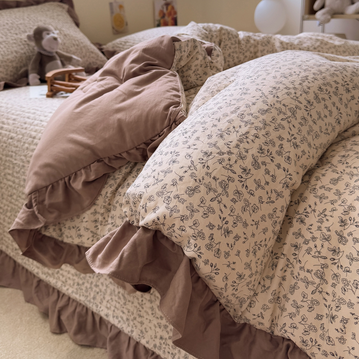 91家纺网 家纺一手货源 找家纺 一加一 2025新款小清新花边款可水洗大豆被子被芯 赫拉