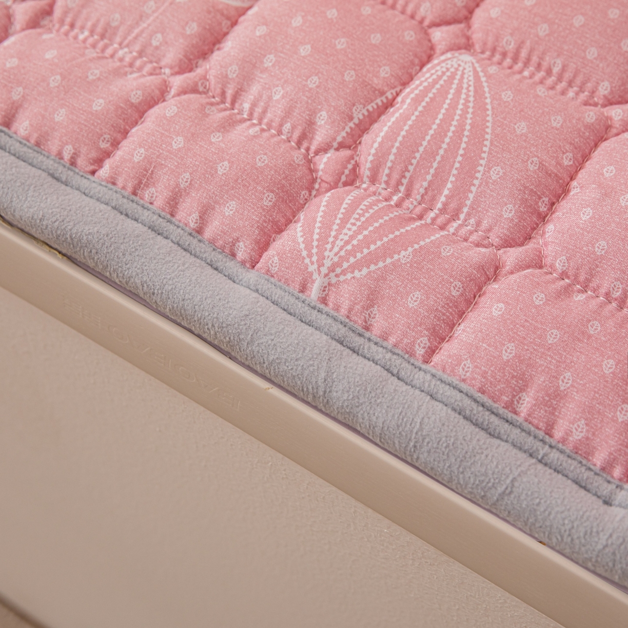 91家纺网 家纺一手货源 找家纺 （总）手艺人家纺 2025新款新格子水洗棉夹棉炕盖垫子床垫床褥子