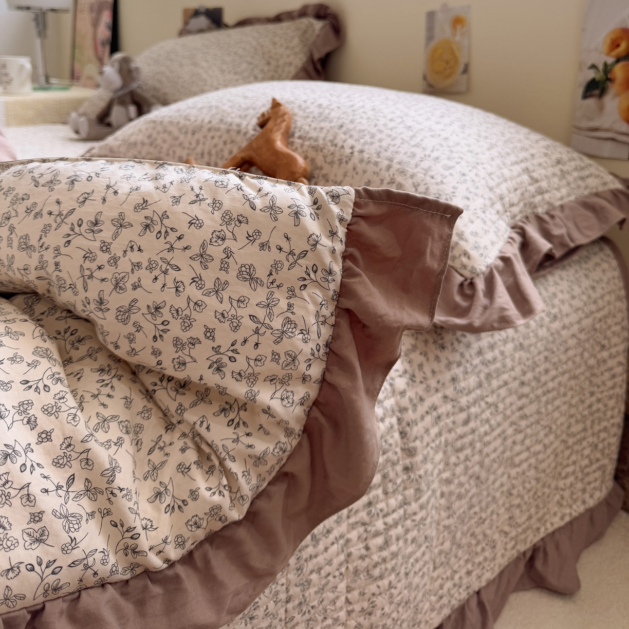 91家纺网 家纺一手货源 找家纺 一加一 2025新款小清新花边款可水洗大豆被子被芯 赫拉